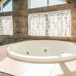 Dom wakacyjny Luxury Retreat With Pool *