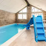 Luxury Retreat With Pool Dom wakacyjny
