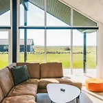 Luxury Retreat With Pool Dom wakacyjny Harboør
