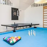 Dom wakacyjny Luxury Retreat With Pool Harboør