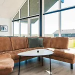 Luxury Retreat With Pool Dom wakacyjny Harboør