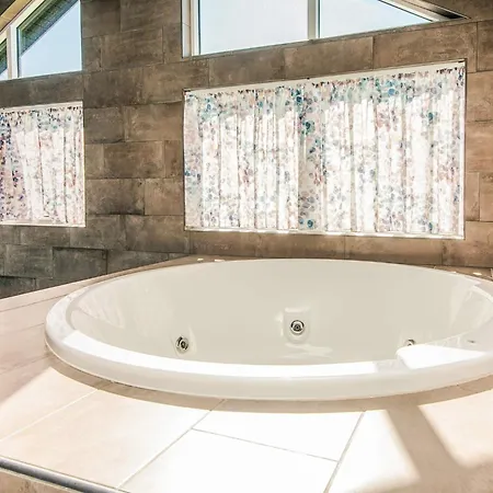 بيت للعطل Luxury Retreat With Pool *