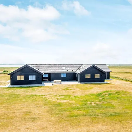 Luxury Retreat With Pool Harboør